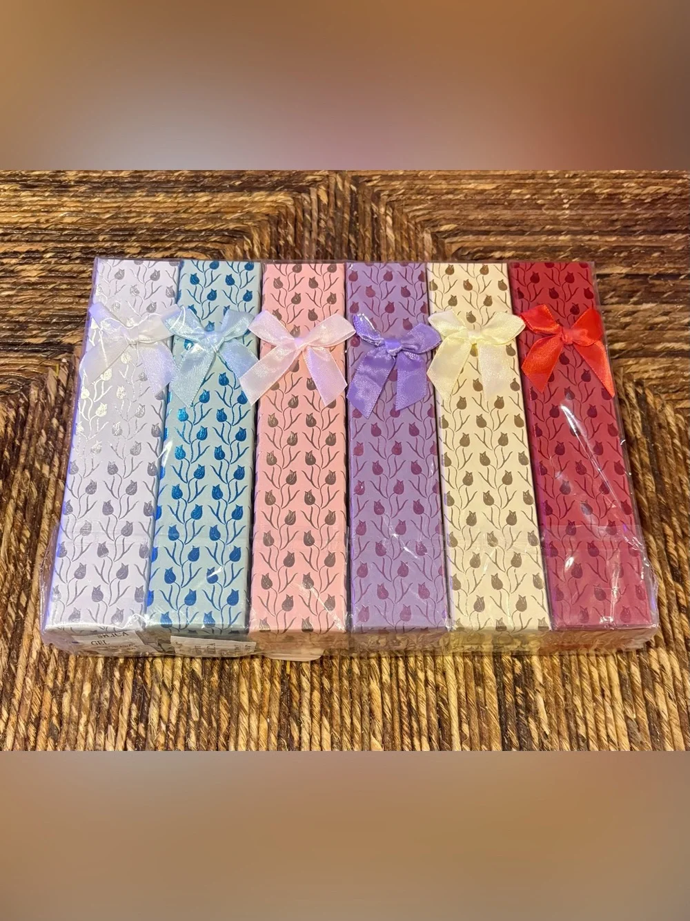 Choice of Gift Boxes with Bows - 6 Polka Dot or 6 Floral - NEW